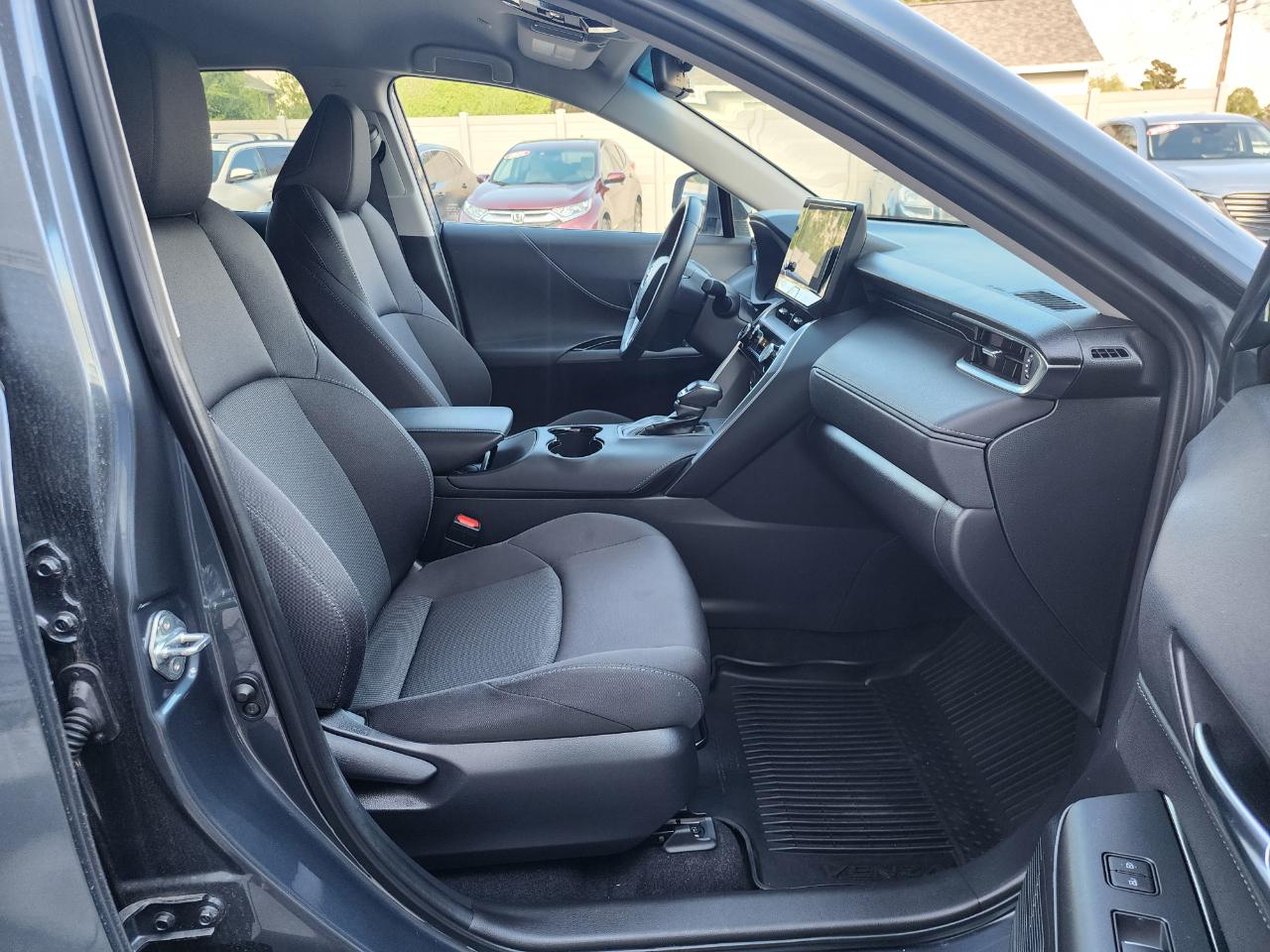Toyota Venza LE 2024