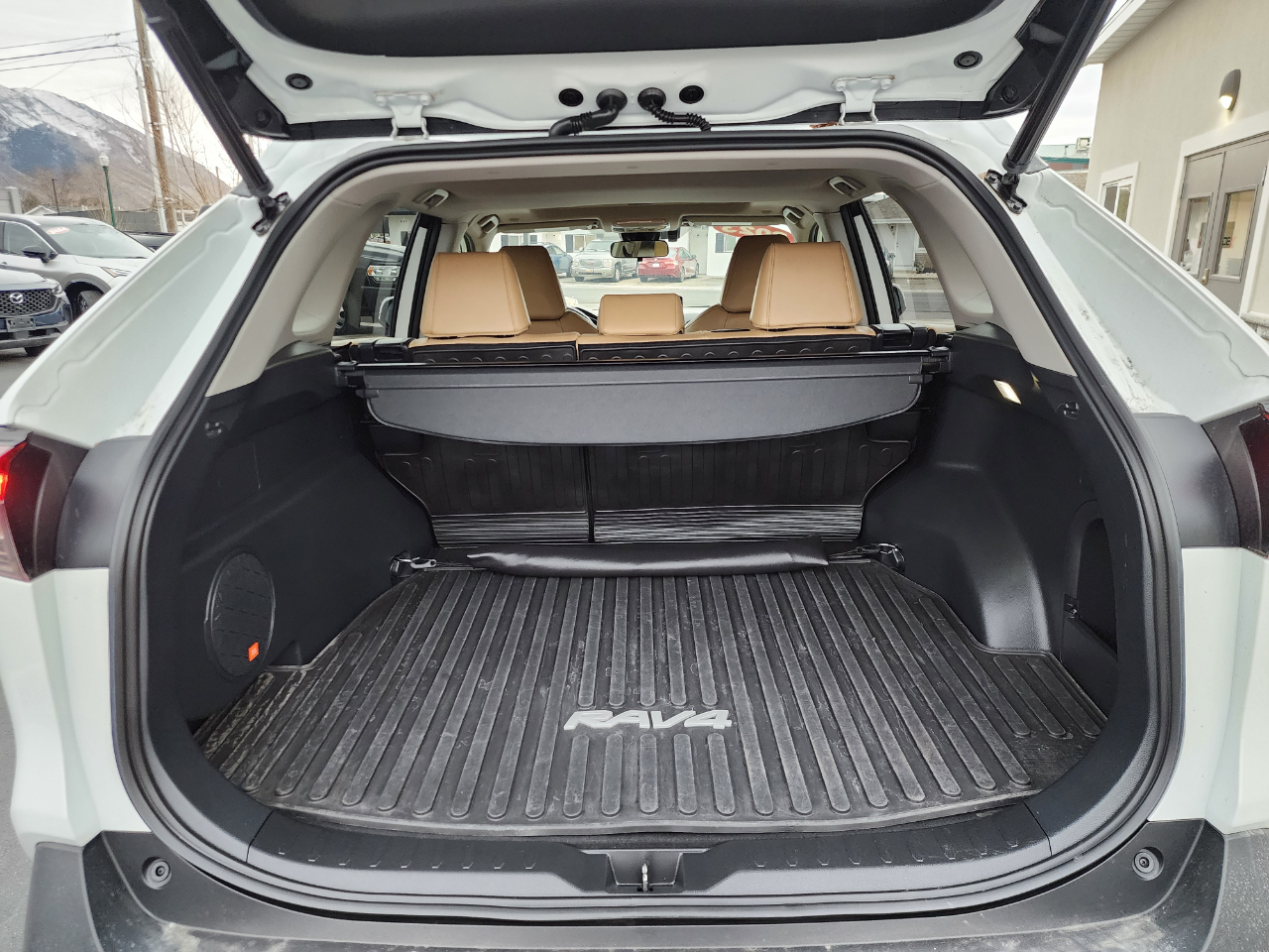 Toyota RAV4 Hybrid XLE Premium 2023