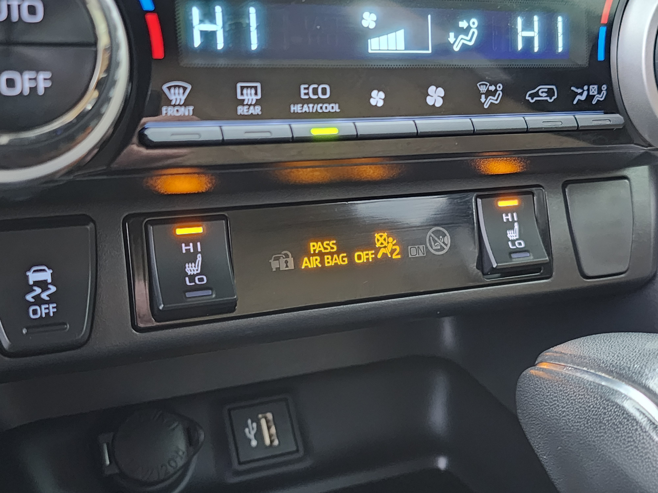 Toyota RAV4 Hybrid XLE Premium 2023