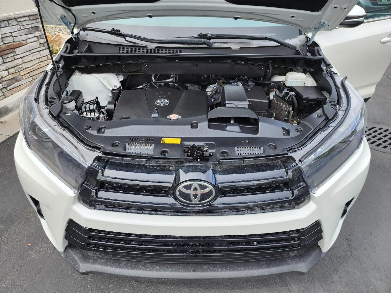 Toyota Highlander SE AWD V6 2019
