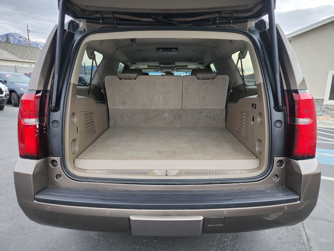 Chevrolet Suburban LT 4WD 2016