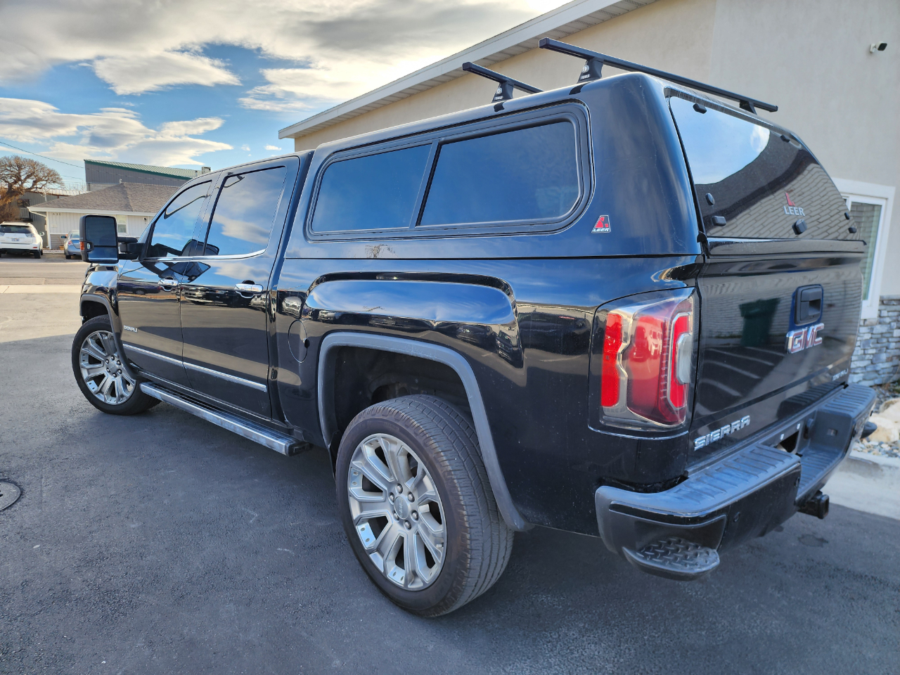 GMC Sierra 1500 Denali Crew Cab Short Box 4WD 2017
