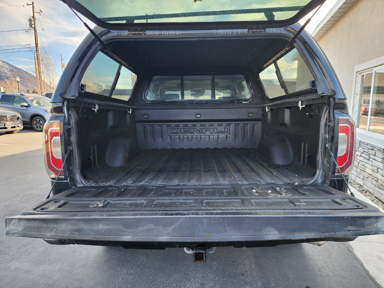 GMC Sierra 1500 Denali Crew Cab Short Box 4WD 2017