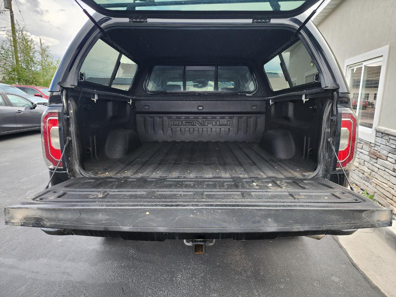 GMC Sierra 1500 Denali Crew Cab Short Box 4WD 2017