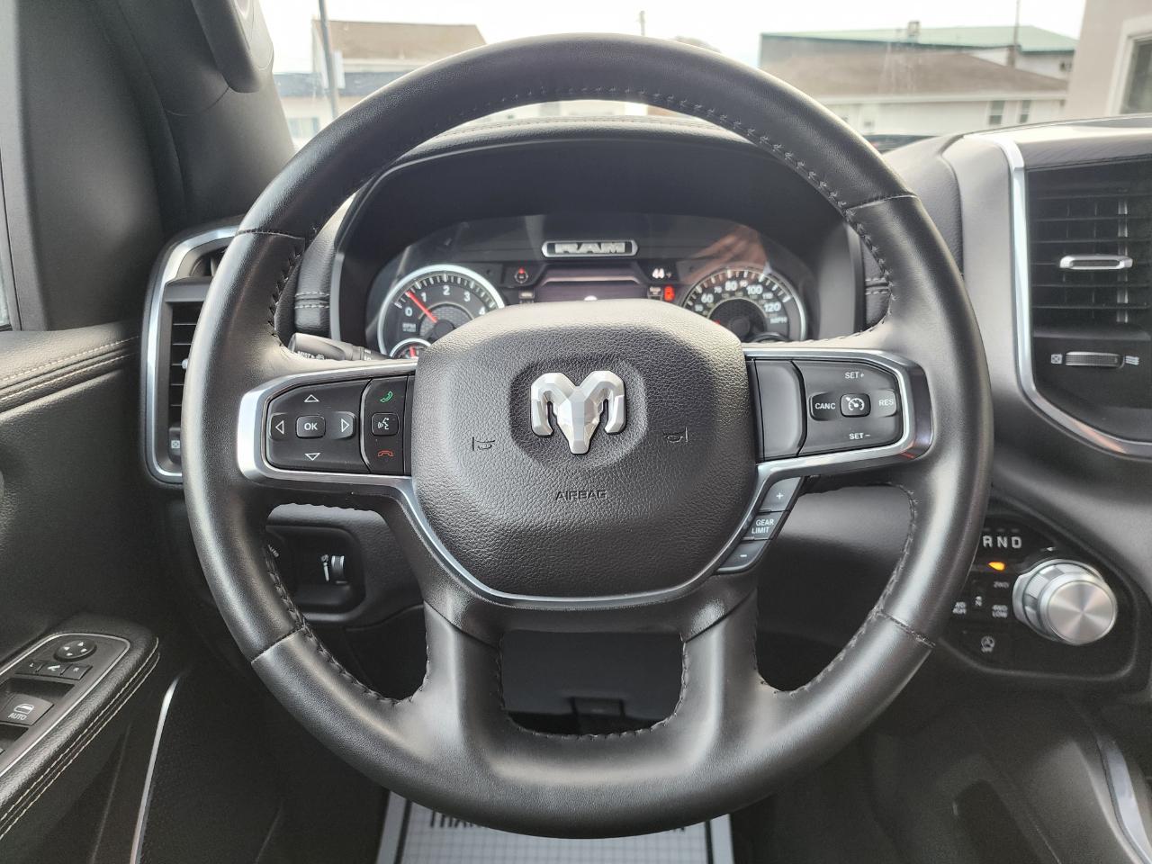 RAM 1500 Laramie Crew Cab SWB 4WD 2024