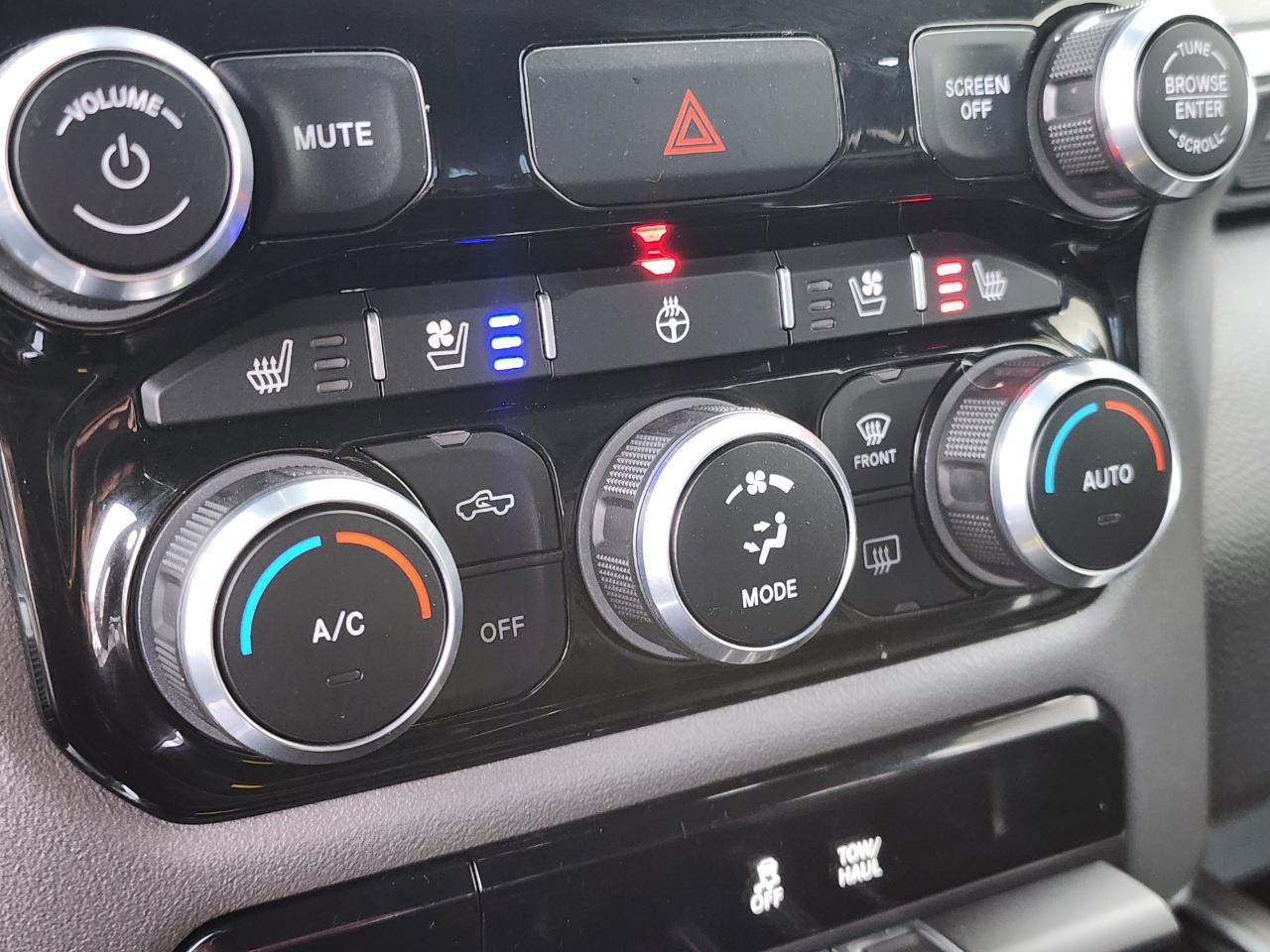 RAM 1500 Laramie Crew Cab SWB 4WD 2024