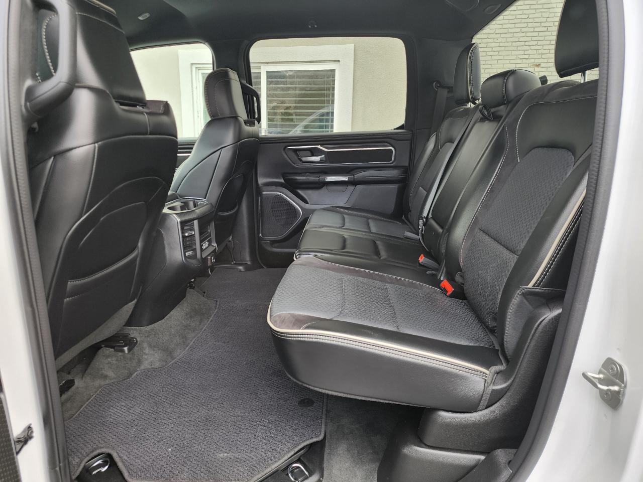 RAM 1500 Laramie Crew Cab SWB 4WD 2024