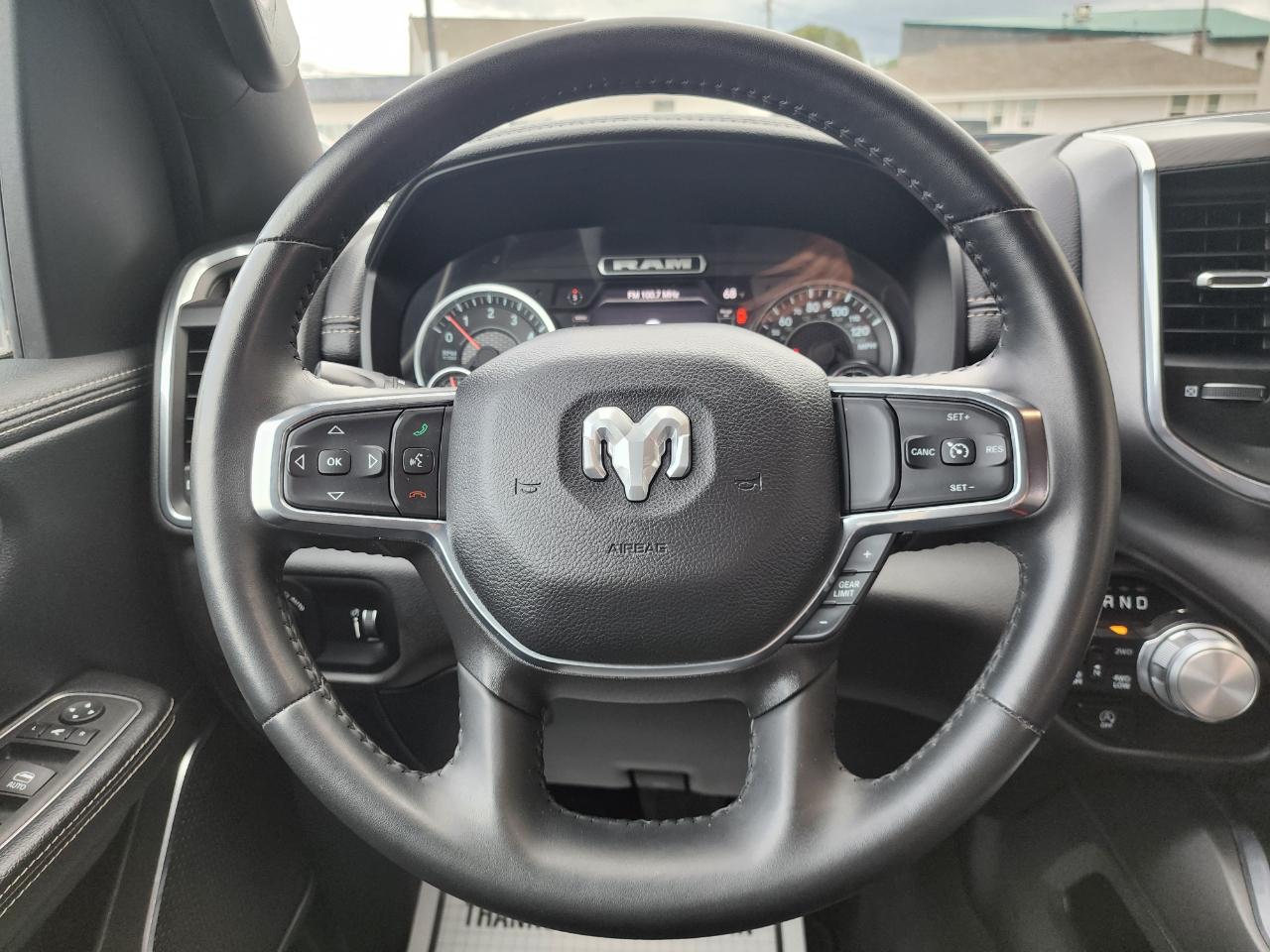 RAM 1500 Laramie Crew Cab SWB 4WD 2024