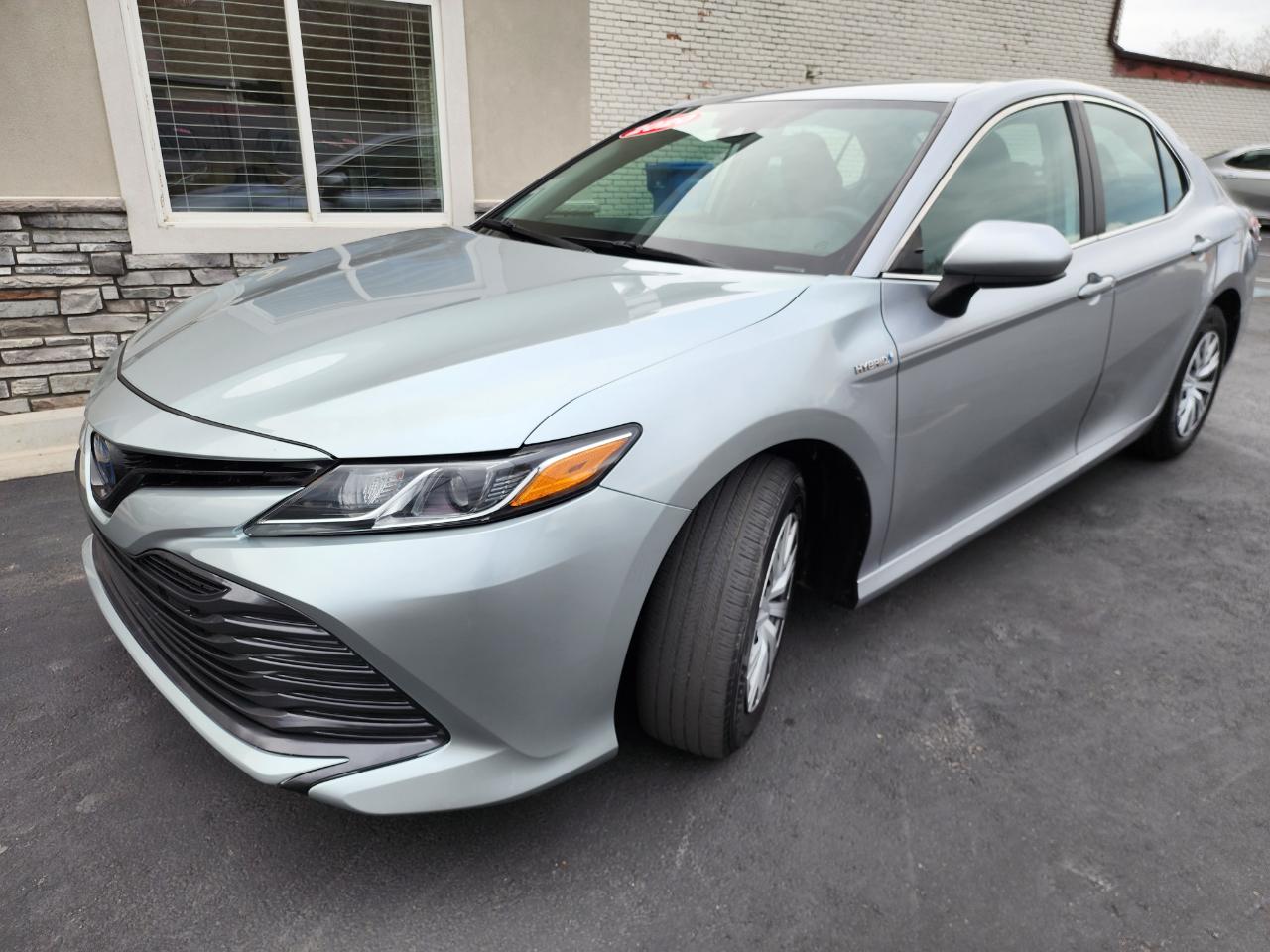 Toyota Camry Hybrid LE 2020