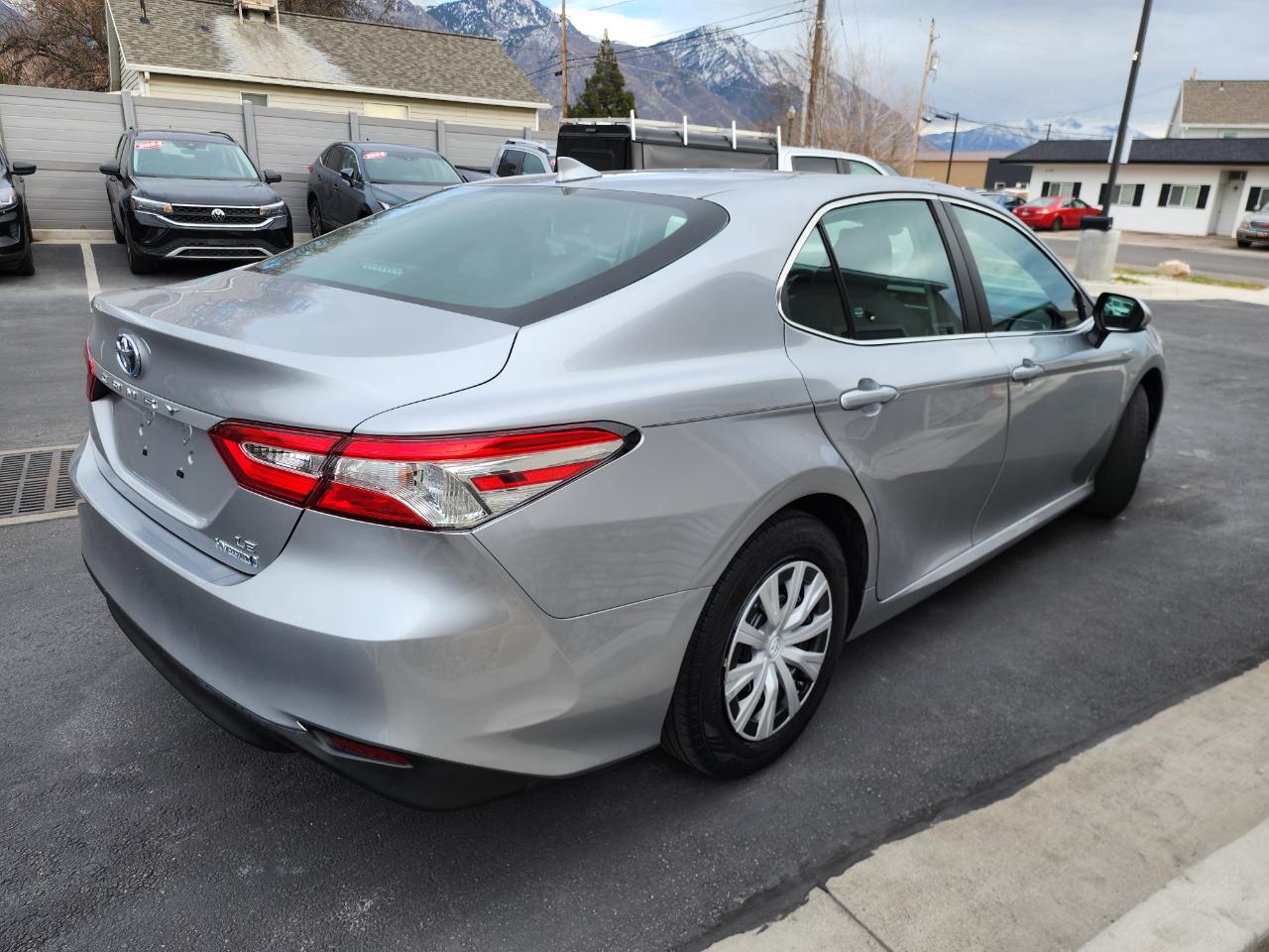 Toyota Camry Hybrid LE 2020
