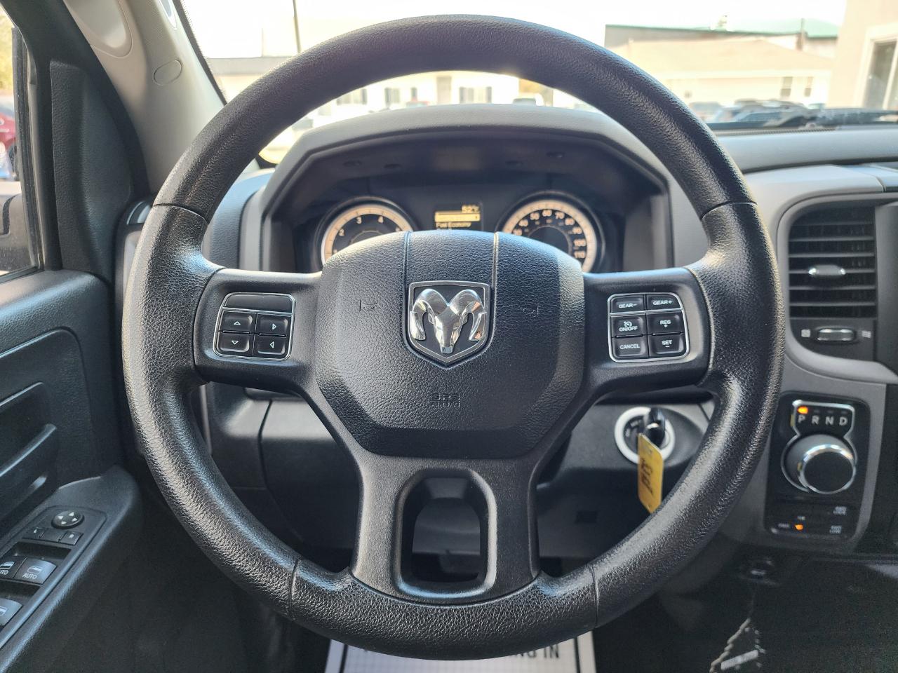 RAM 1500 Tradesman Quad Cab 4WD 2017