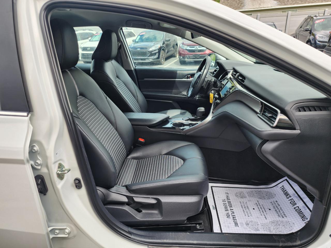 Toyota Camry SE 2019