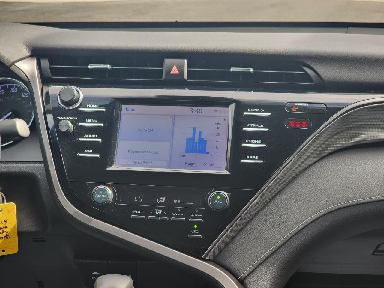 Toyota Camry SE 2019