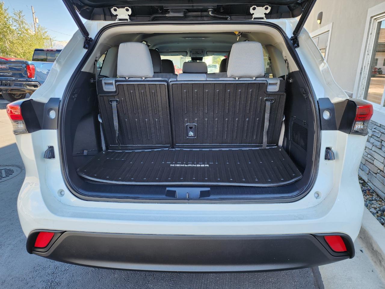 Toyota Highlander LE AWD V6 2022