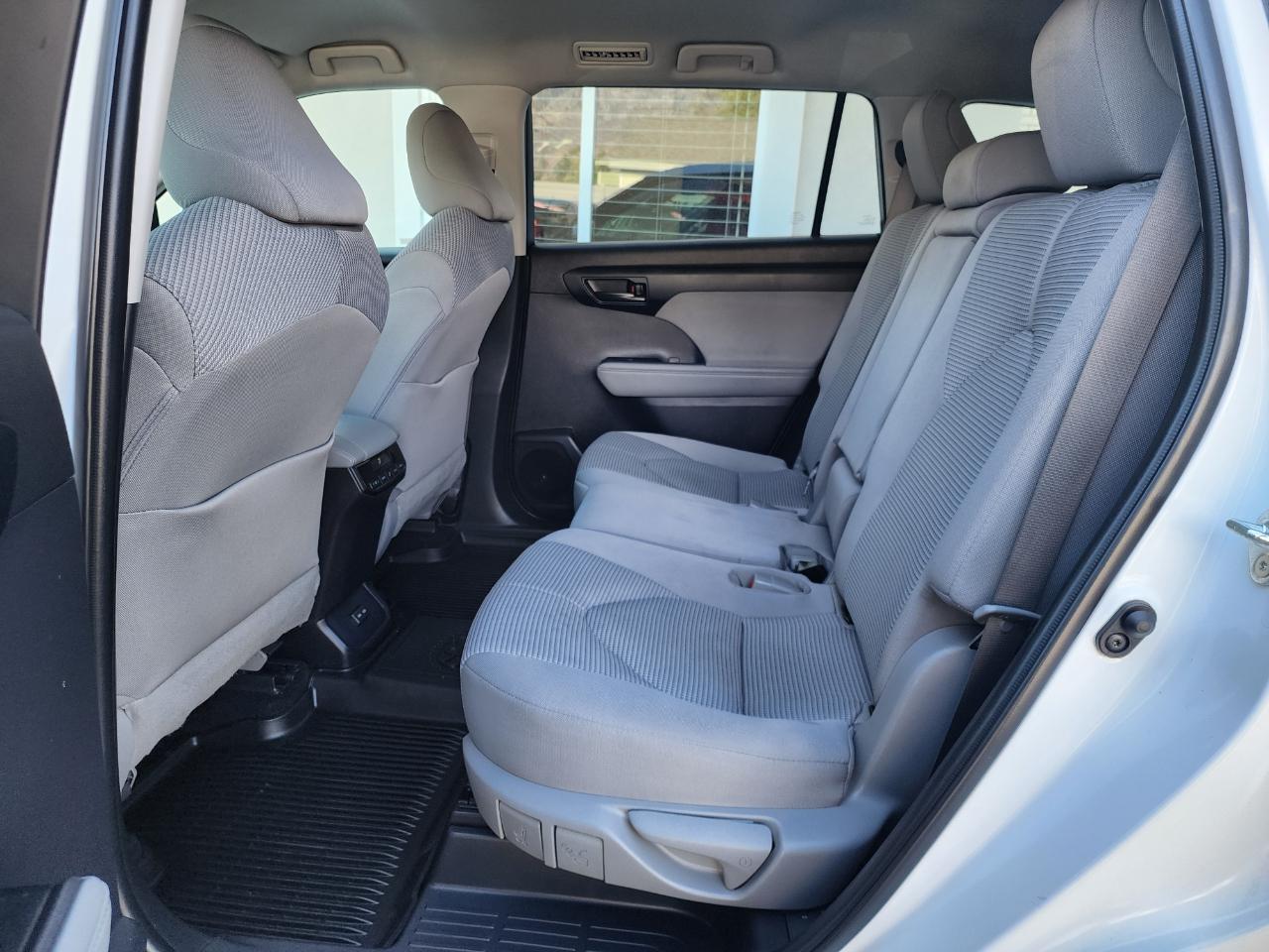 Toyota Highlander LE AWD V6 2022