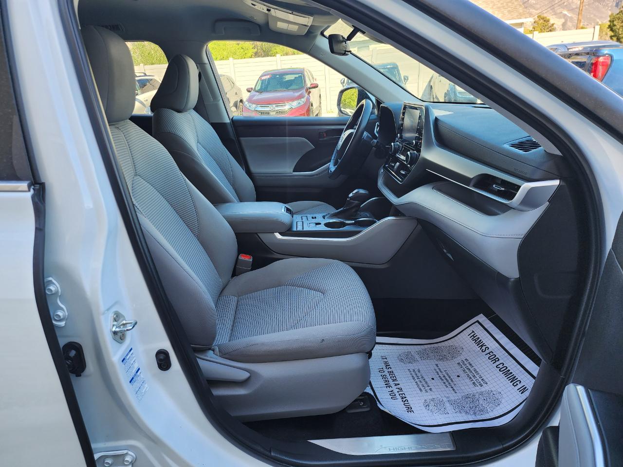 Toyota Highlander LE AWD V6 2022