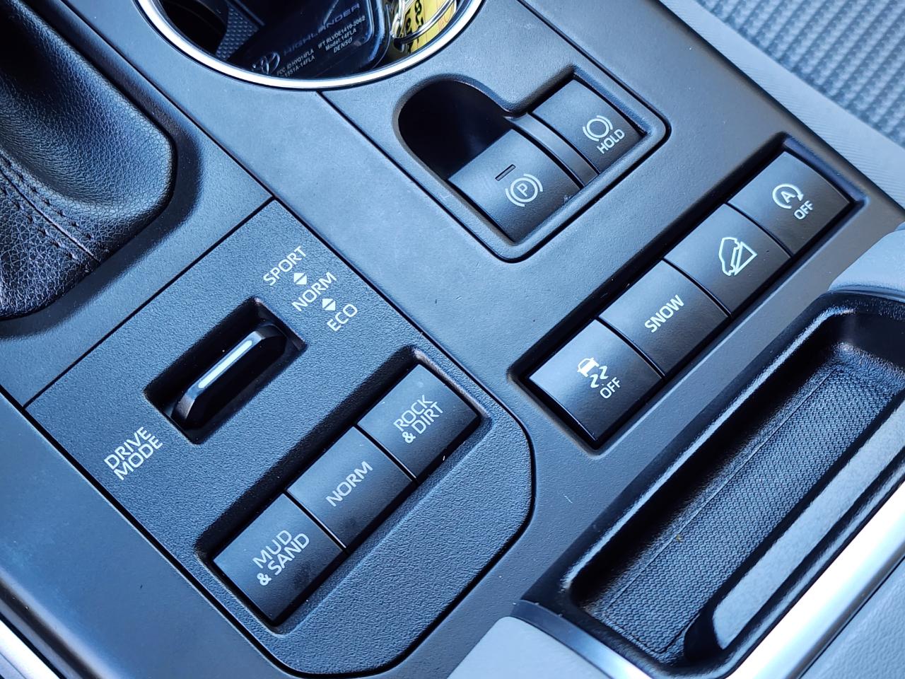 Toyota Highlander LE AWD V6 2022