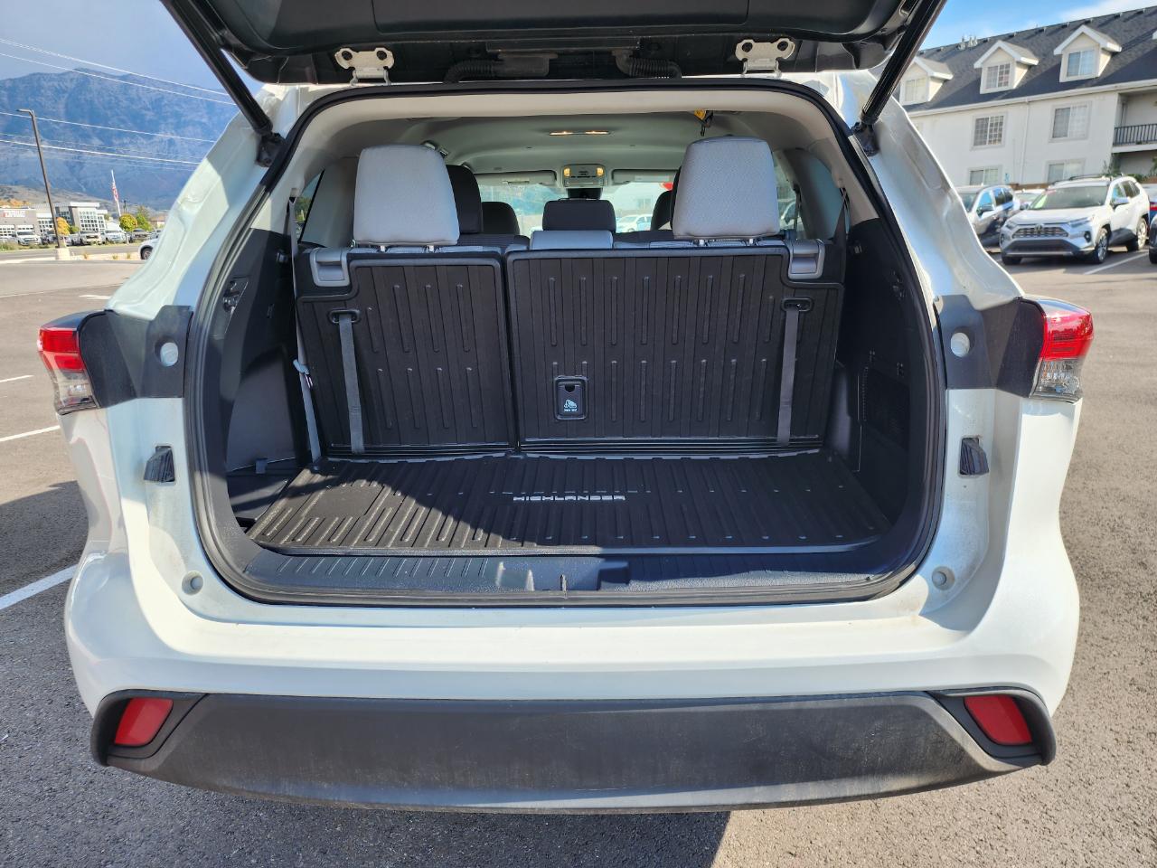 Toyota Highlander LE AWD V6 2022