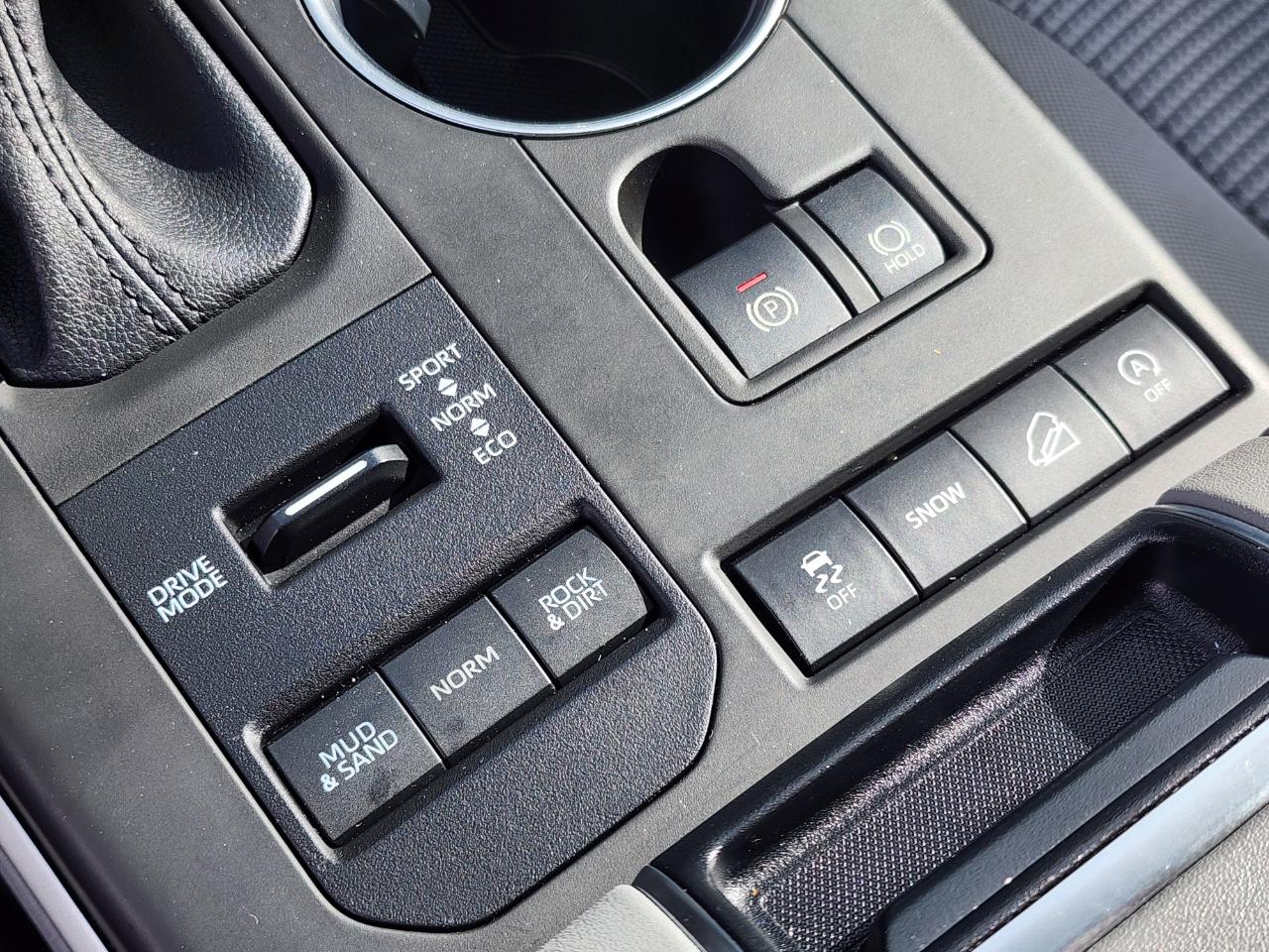 Toyota Highlander LE AWD V6 2022