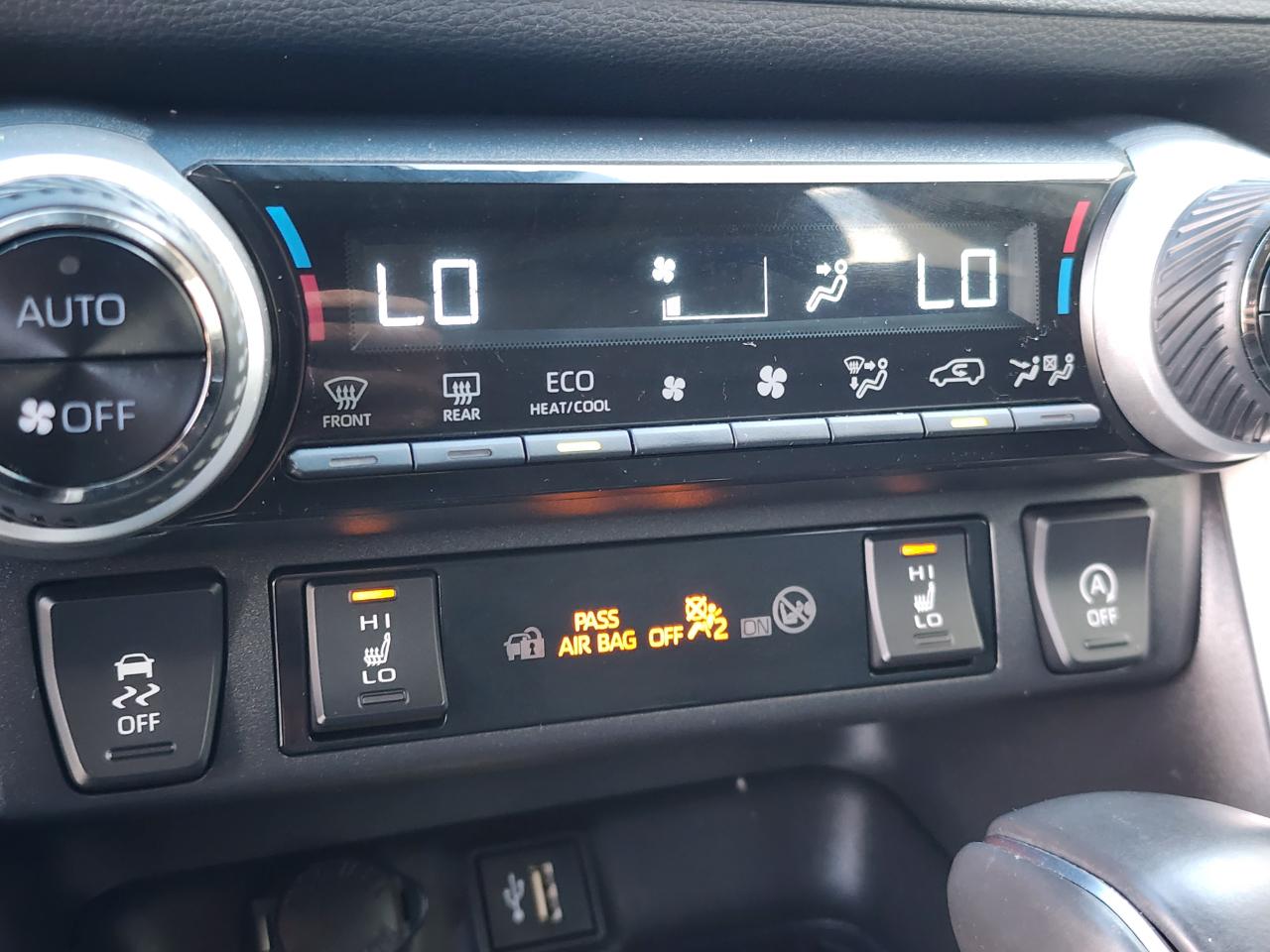 Toyota RAV4 XLE Premium AWD 2024