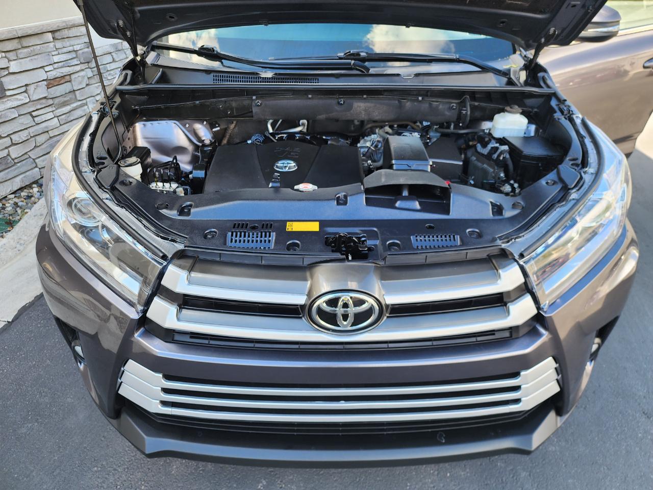 Toyota Highlander XLE AWD V6 2019