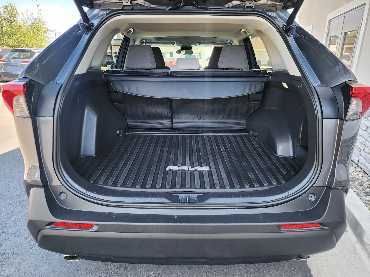 Toyota RAV4 XLE AWD 2025