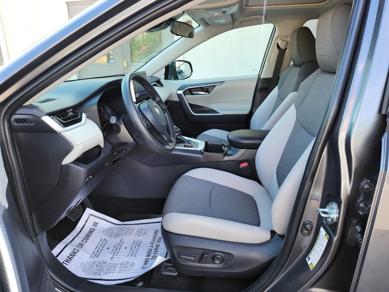 Toyota RAV4 XLE AWD 2025