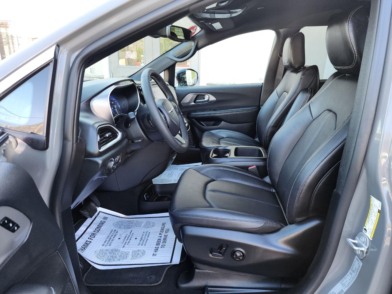 Chrysler Pacifica Select 2025