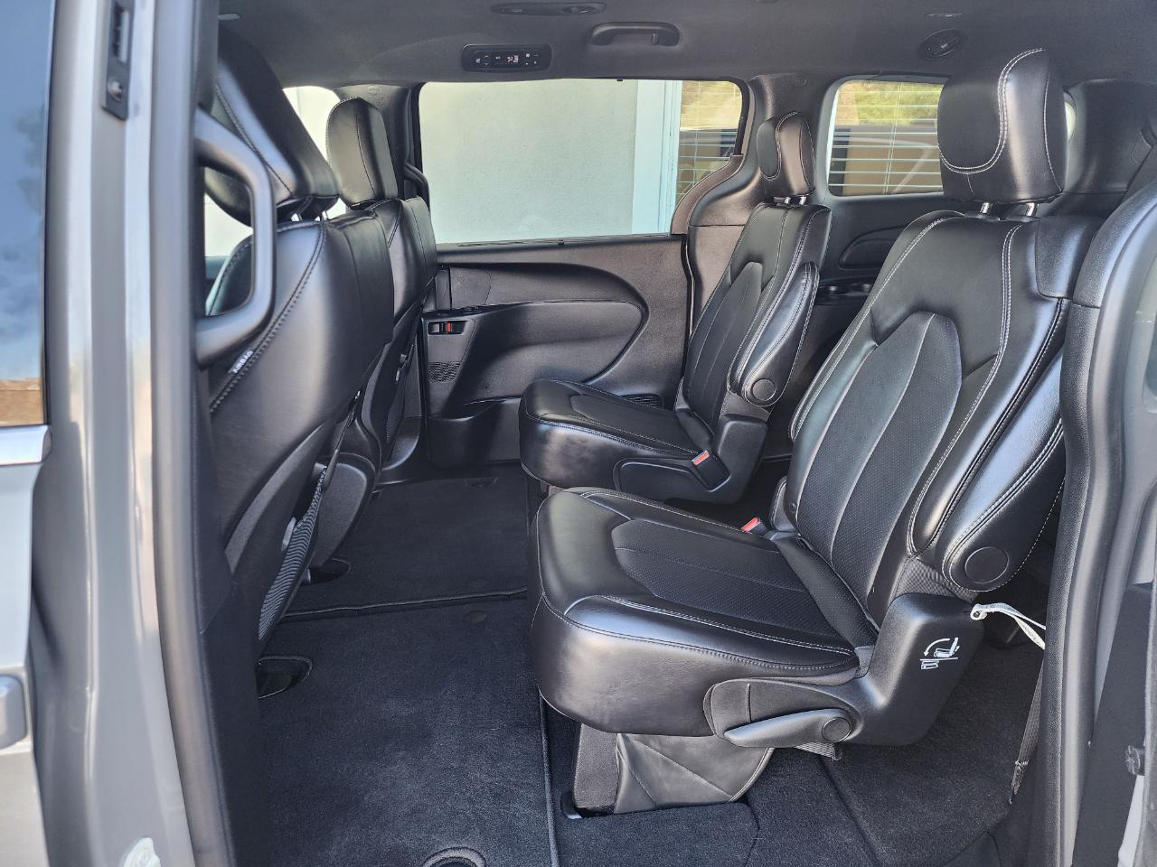 Chrysler Pacifica Select 2025