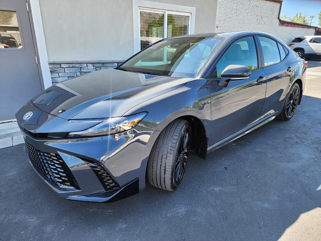 Toyota Camry Hybrid SE AWD 2025