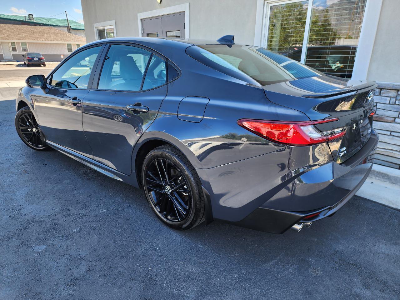 Toyota Camry Hybrid SE AWD 2025