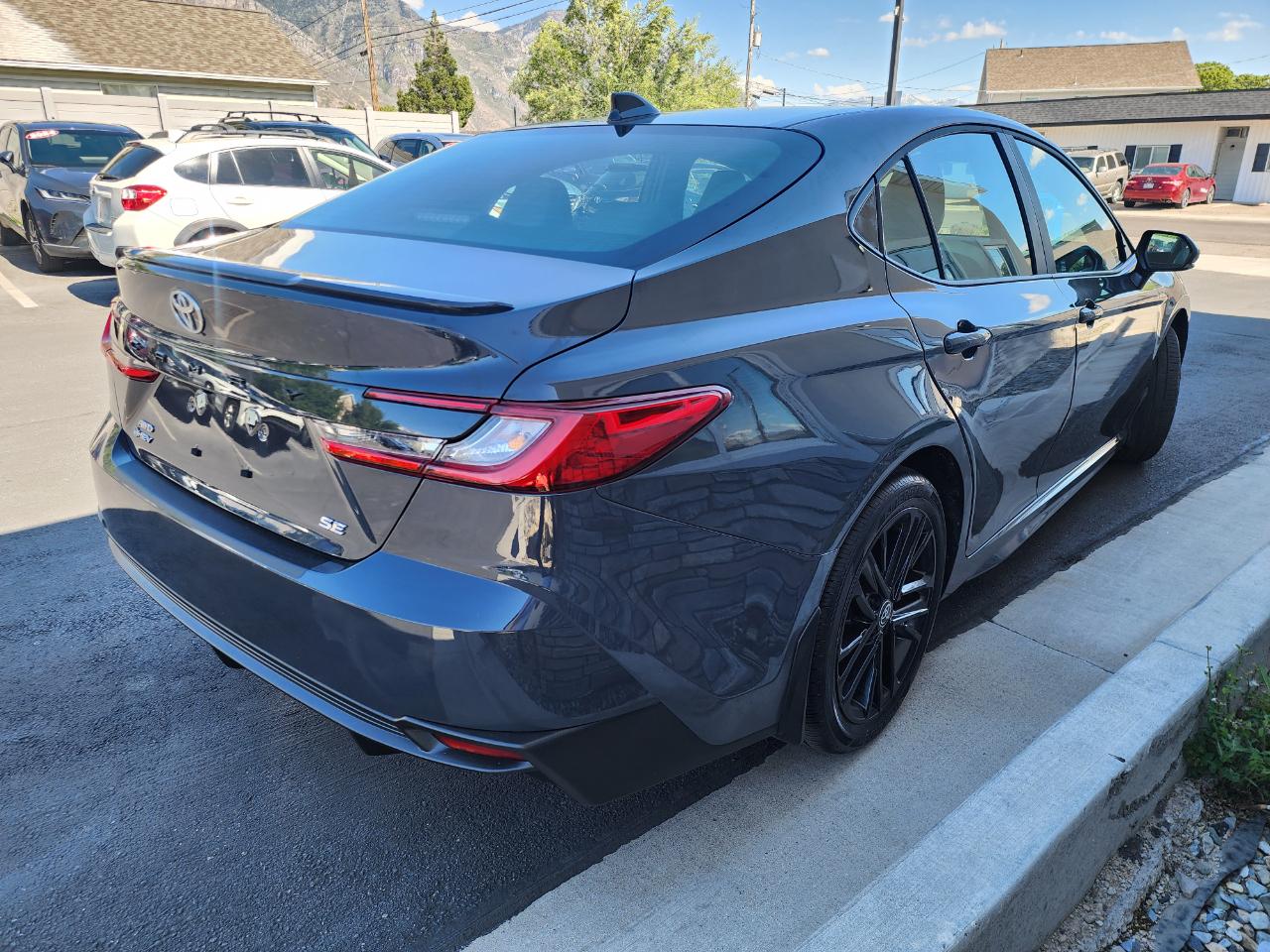 Toyota Camry Hybrid SE AWD 2025