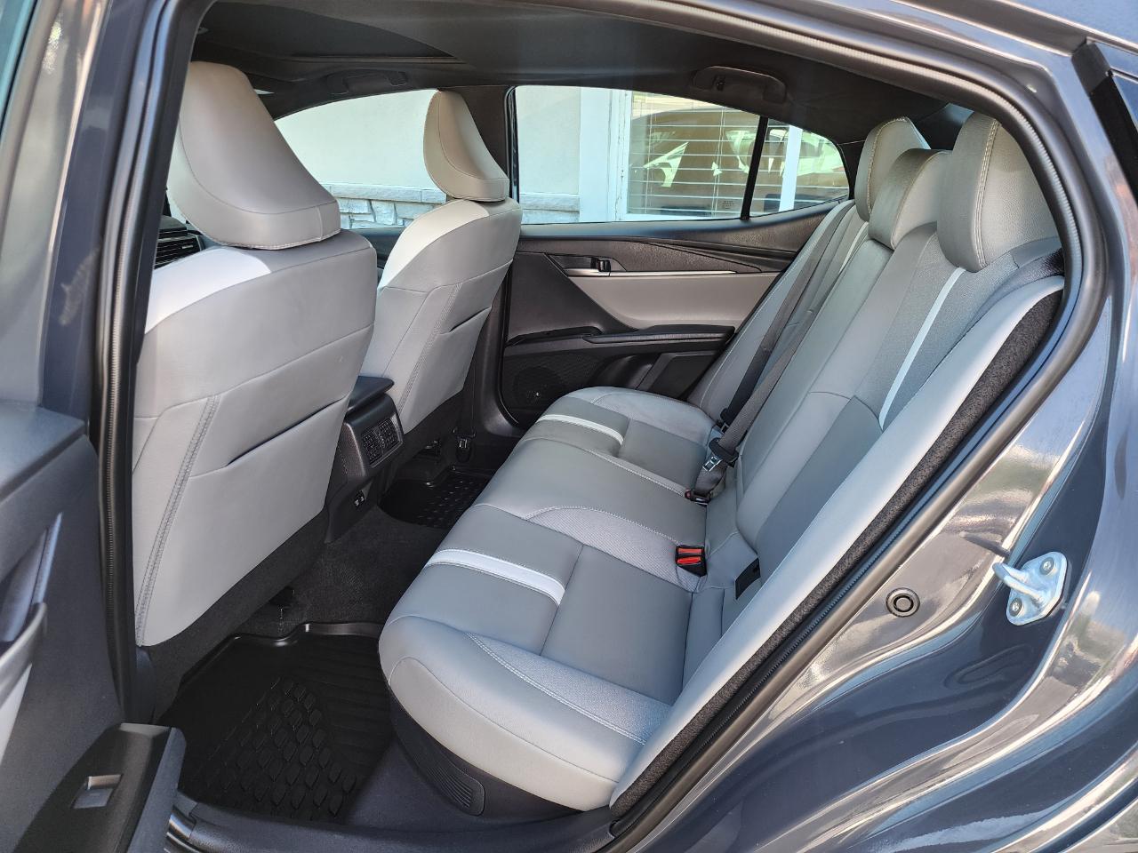Toyota Camry Hybrid SE AWD 2025