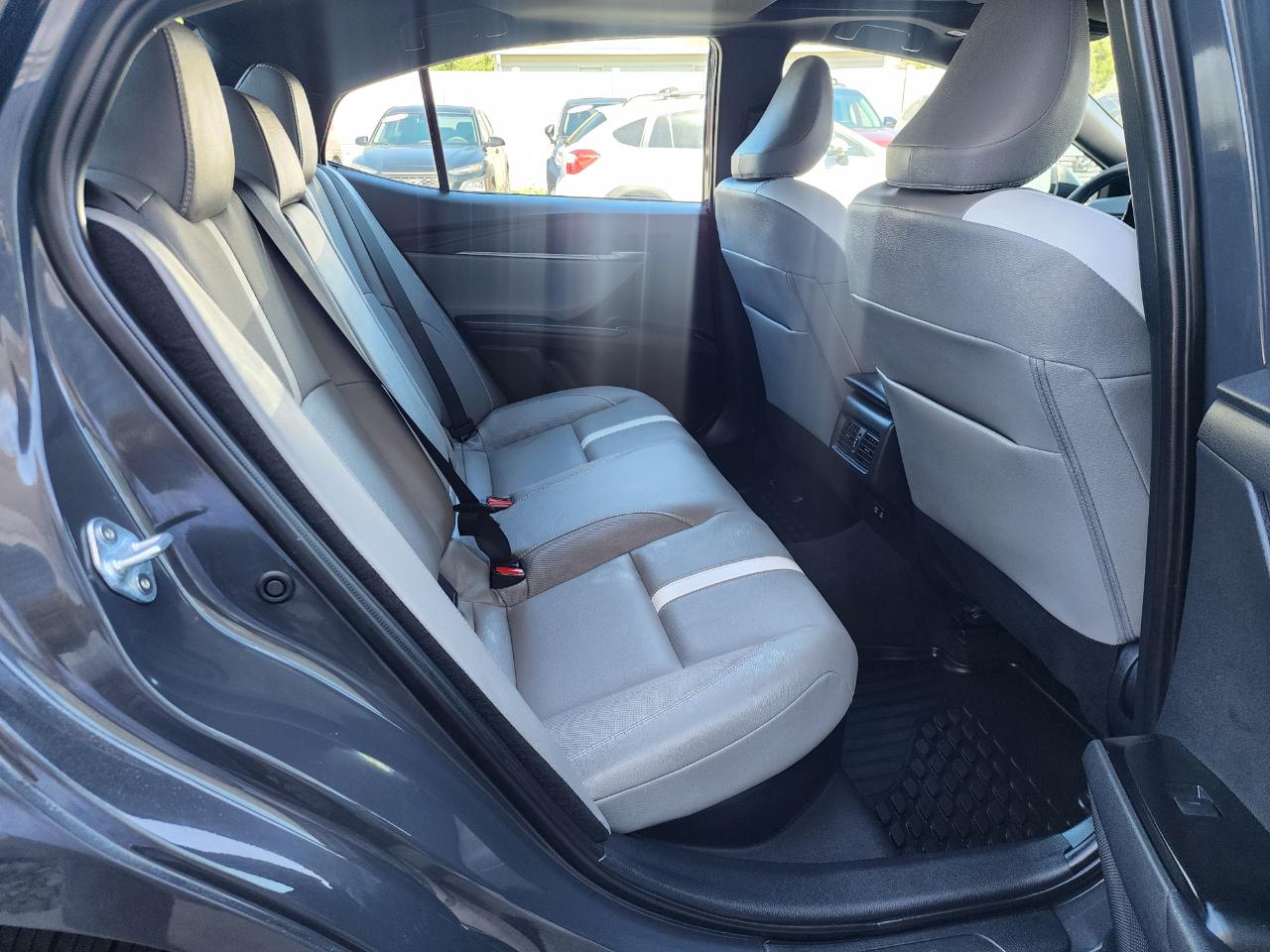 Toyota Camry Hybrid SE AWD 2025