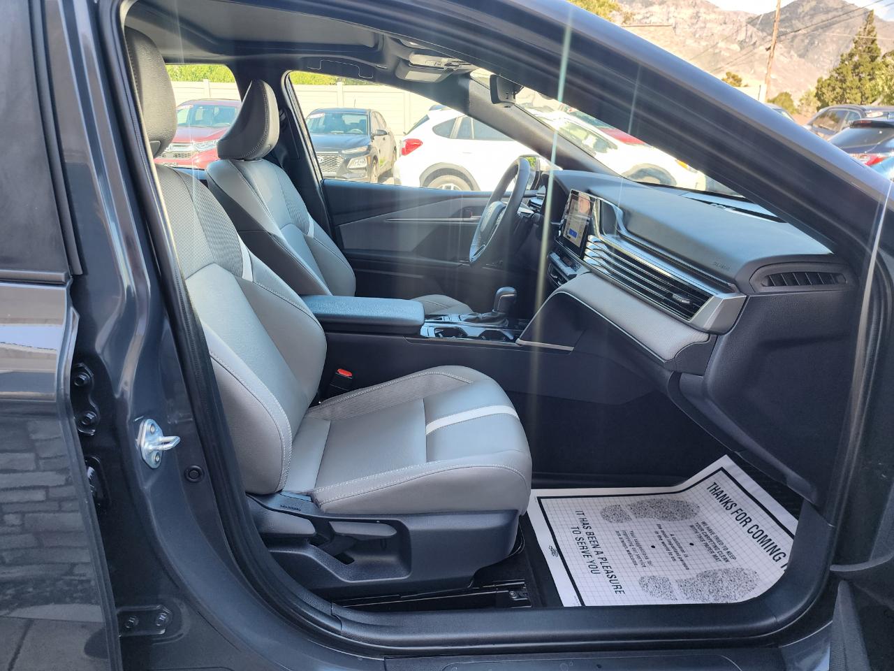 Toyota Camry Hybrid SE AWD 2025