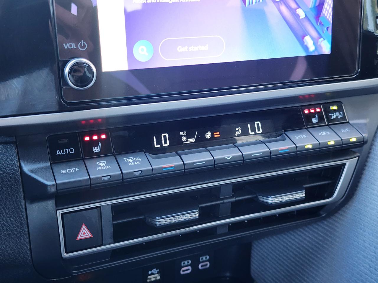 Toyota Camry Hybrid SE AWD 2025