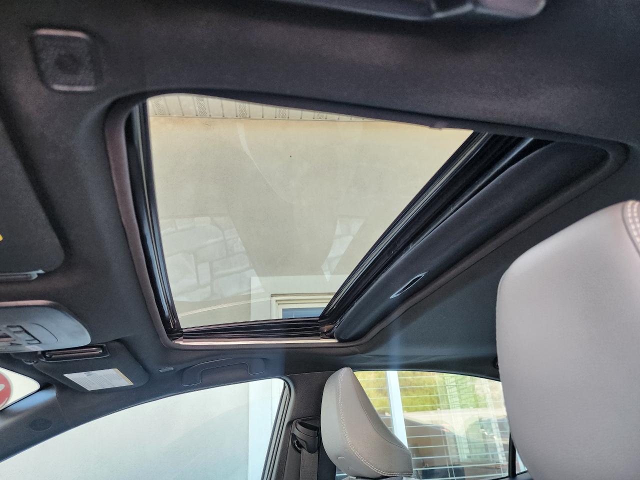Toyota Camry Hybrid SE AWD 2025