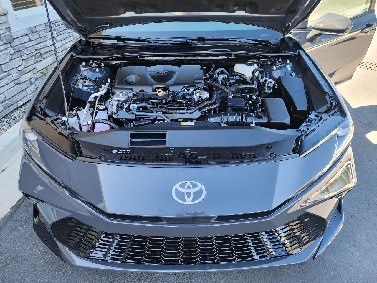Toyota Camry Hybrid SE AWD 2025