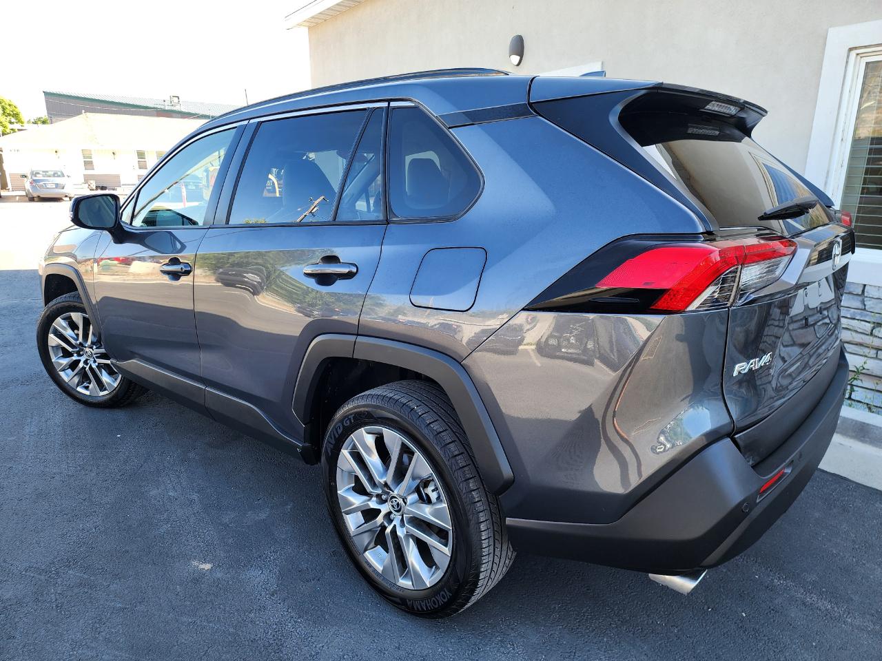 Toyota RAV4 XLE Premium AWD 2025