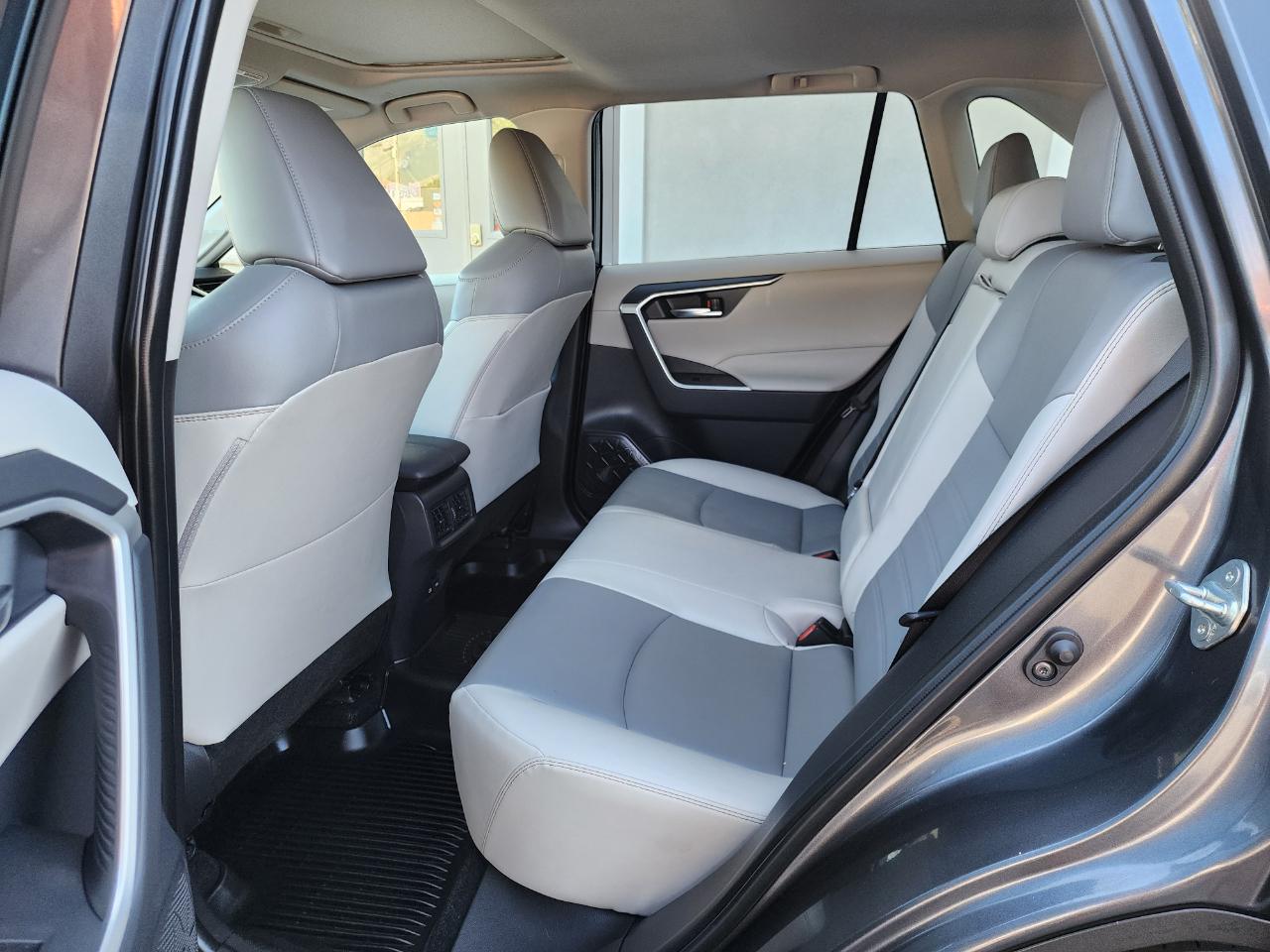 Toyota RAV4 XLE Premium AWD 2025