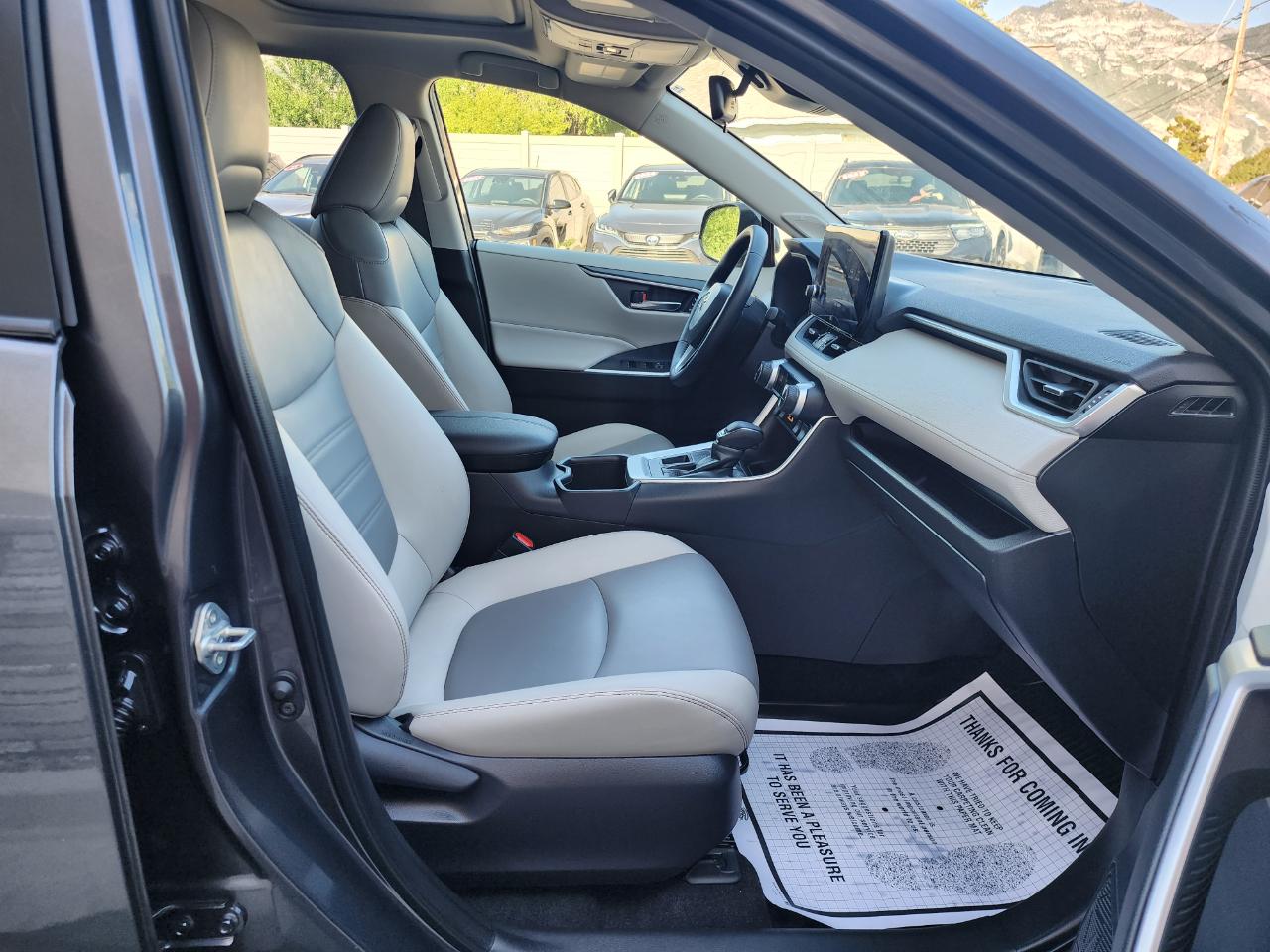 Toyota RAV4 XLE Premium AWD 2025
