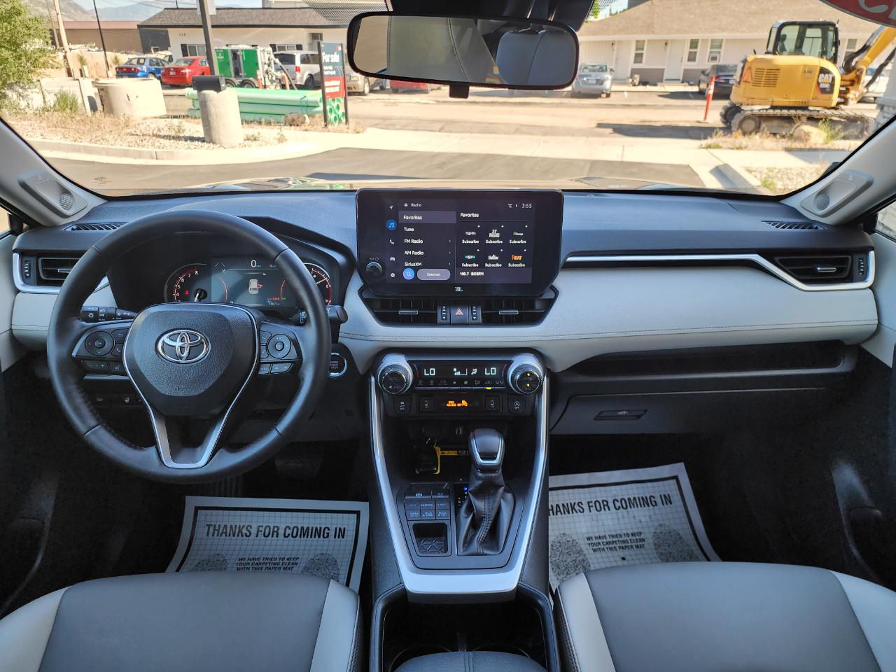 Toyota RAV4 XLE Premium AWD 2025