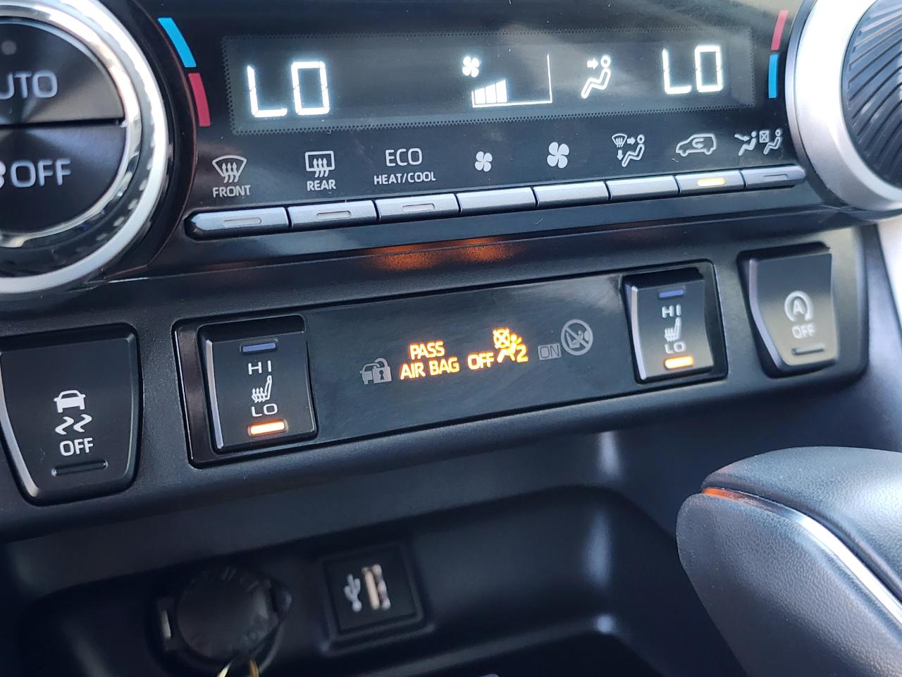 Toyota RAV4 XLE Premium AWD 2025