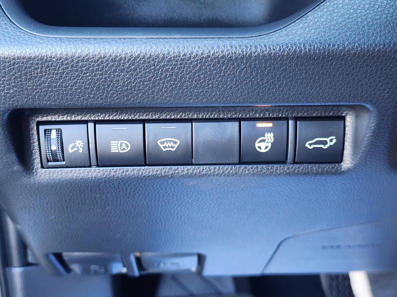 Toyota RAV4 XLE Premium AWD 2025
