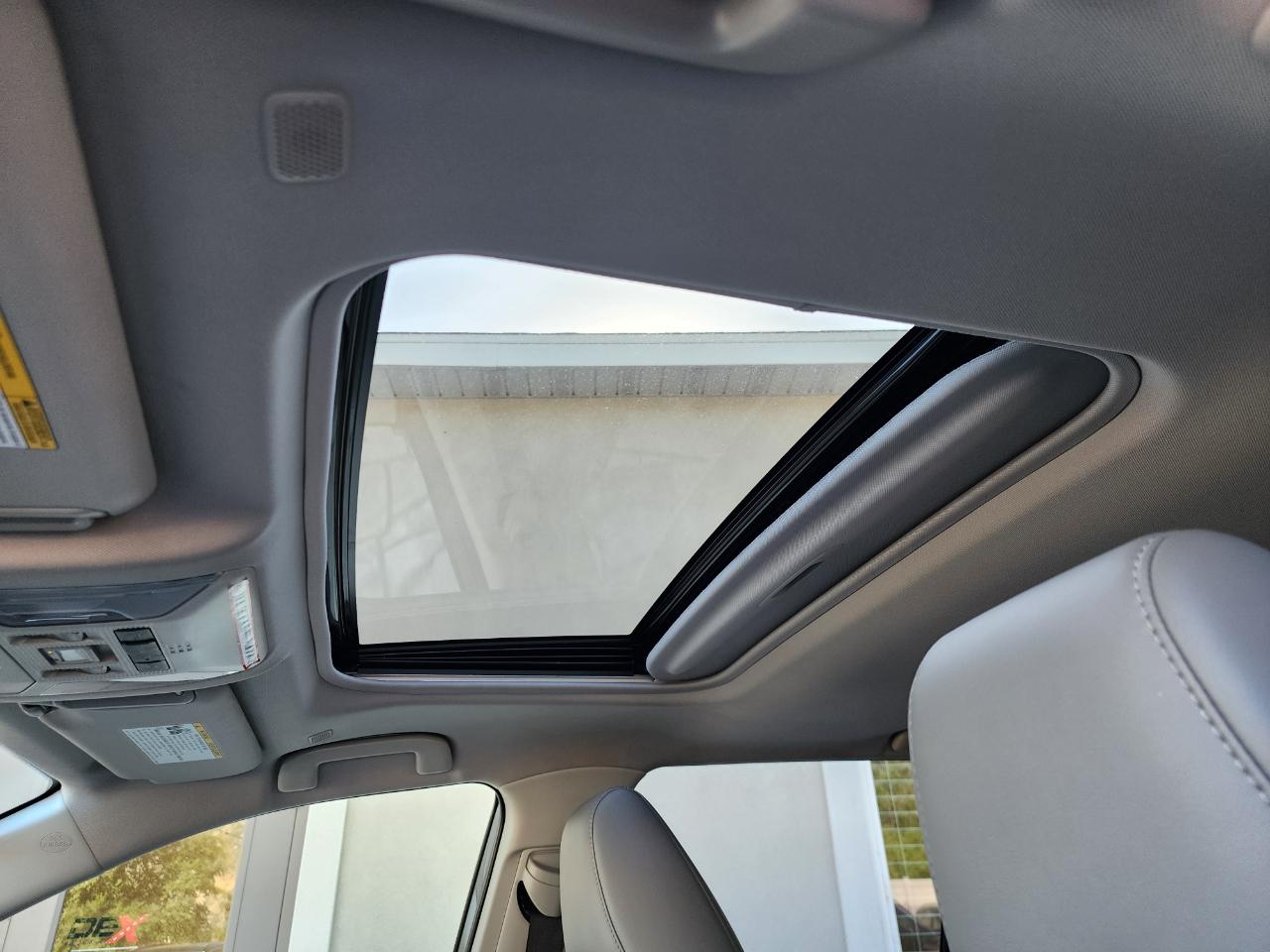 Toyota RAV4 XLE Premium AWD 2025