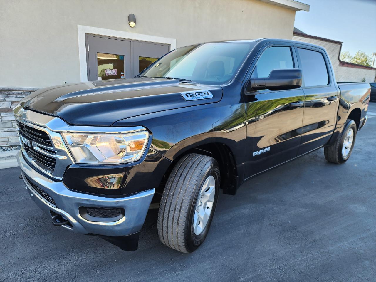 RAM 1500 Tradesman Crew Cab SB 4WD 2022