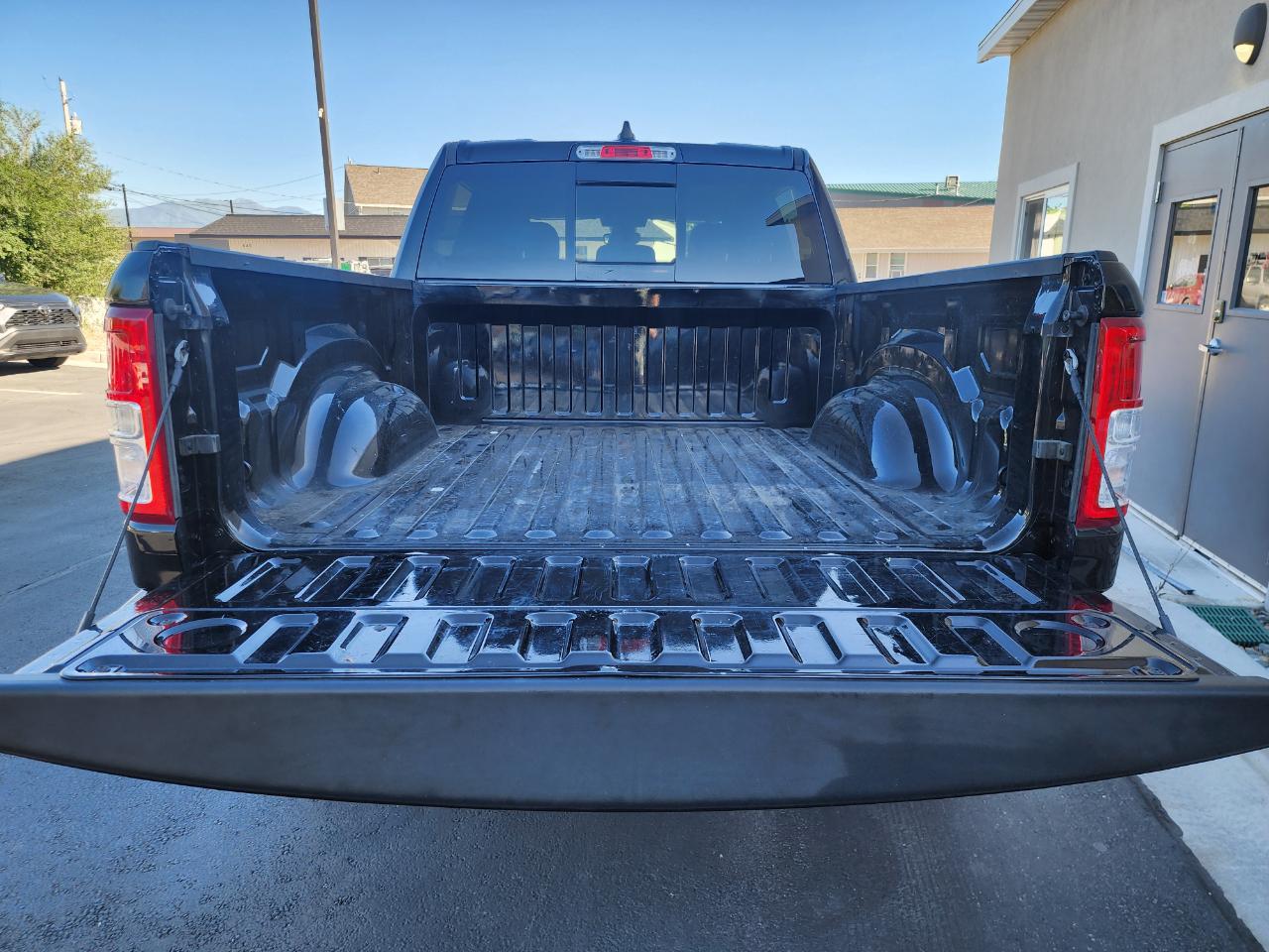 RAM 1500 Tradesman Crew Cab SB 4WD 2022