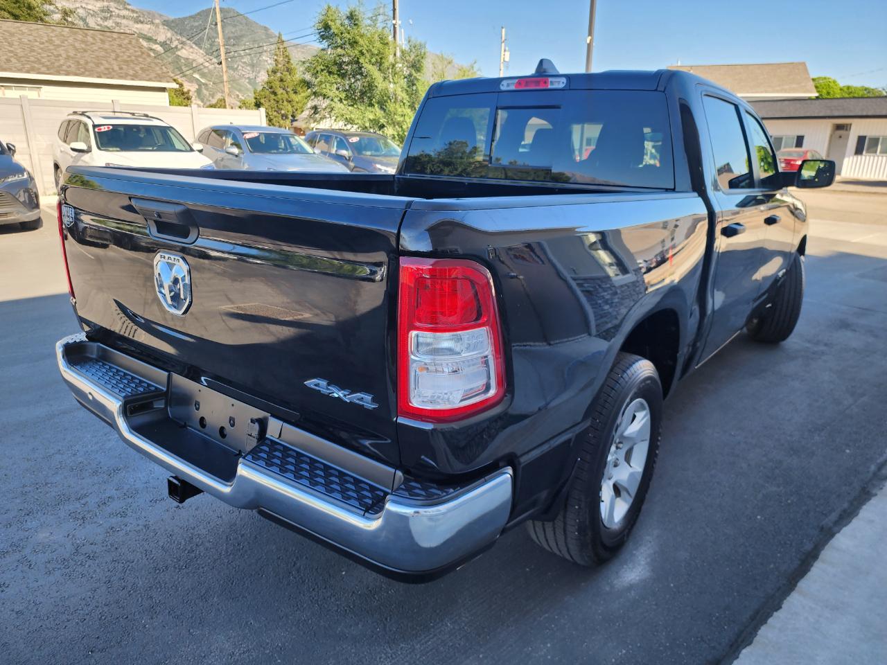 RAM 1500 Tradesman Crew Cab SB 4WD 2022