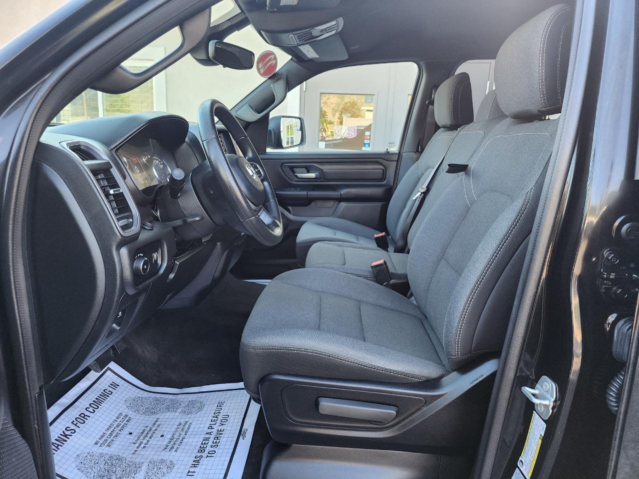 RAM 1500 Tradesman Crew Cab SB 4WD 2022