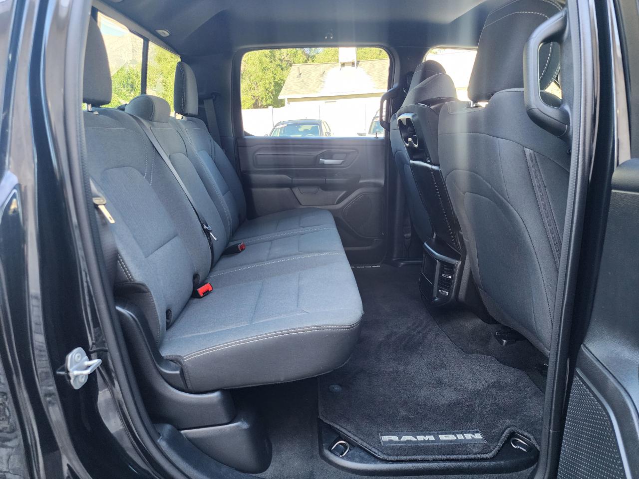 RAM 1500 Tradesman Crew Cab SB 4WD 2022